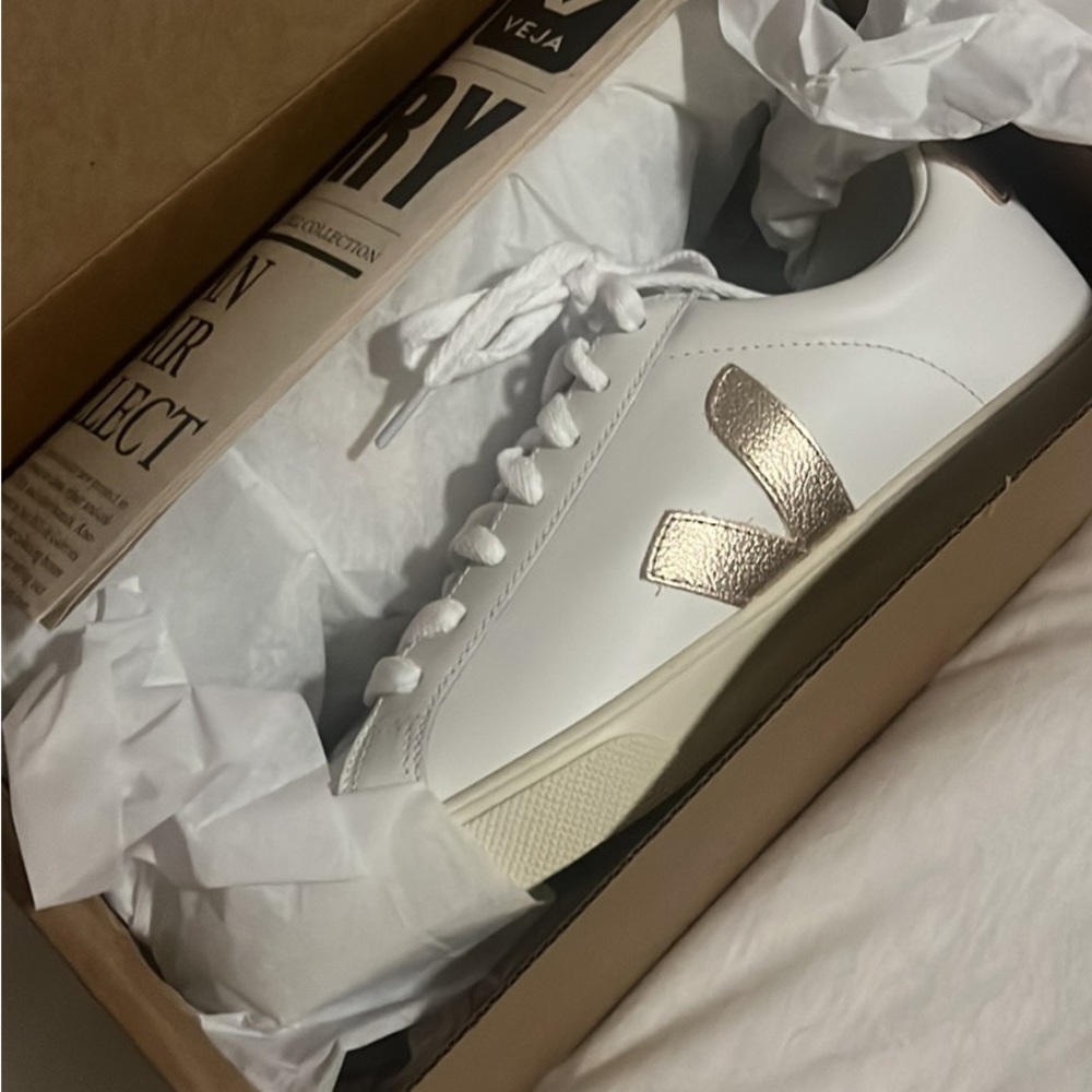 Veja sneakers brand new